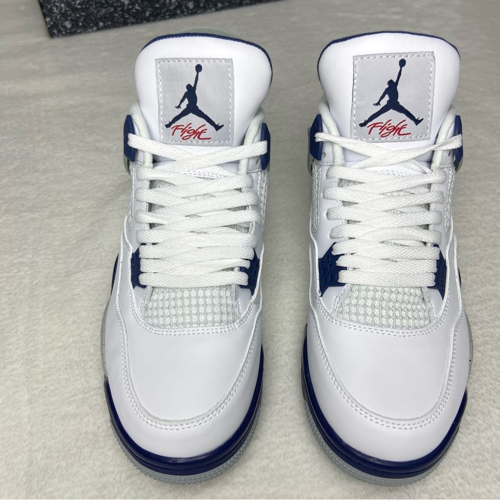 Men's Mid-Top White Shoes Sneakers -Retro
4 Midnight Navy